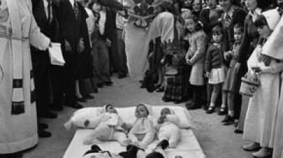 i-el-colacho-castrillo-de-murcia-i-1975-copy-cristina-garcia-rodero-magnum-photos-contacto