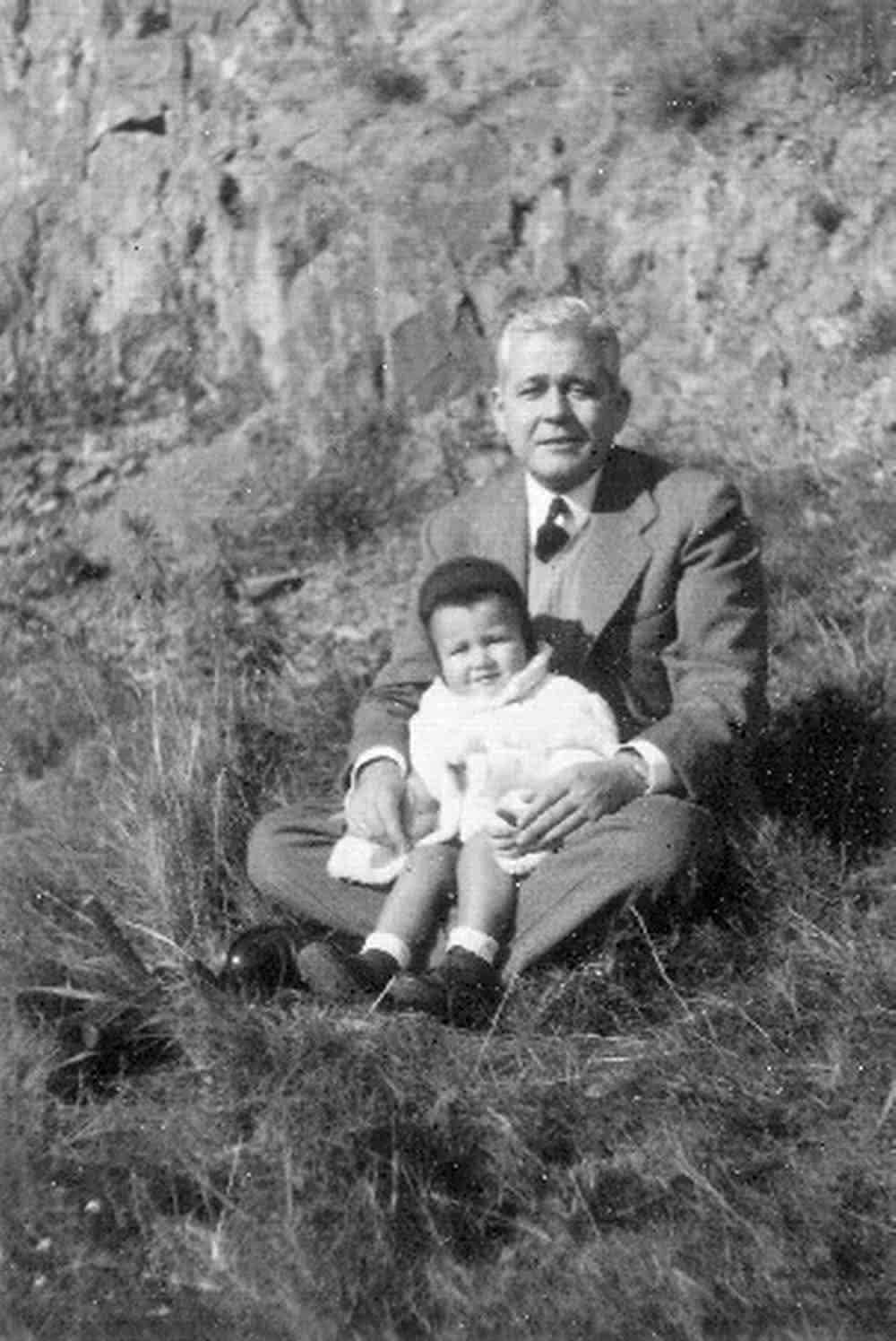 jaume-vicens-vives-con-su-hijo-pequeno-albert