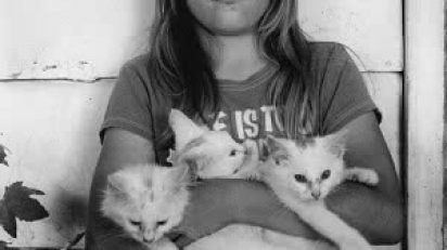 Vanessa-holding-kittens_09_tif_psd_copy