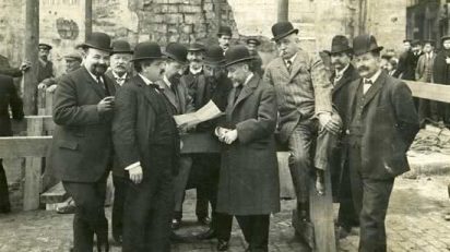 frederic-ballell-inicio-de-las-obras-de-la-via-laietana-de-barcelona-el-10-de-marzo-de-1908-sagnier-aparece-en-el-centro-de