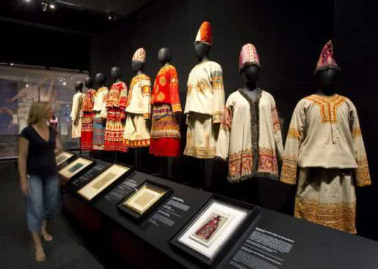 artistas-visuales-de-vanguardia-de-la-talla-de-matisse-picasso-braque-derain-goncharova-laurencien-o-chanel-participaron