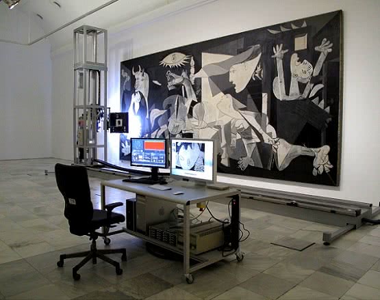 01-VIAJE_AL_INTERIOR_DEL_GUERNICA
