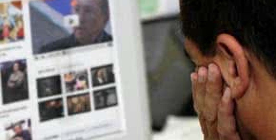 usuario_de_internet_leyendo_hoyesarte