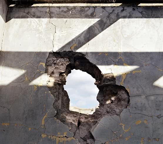 carlos_garaicoa_agujero_con_cielo