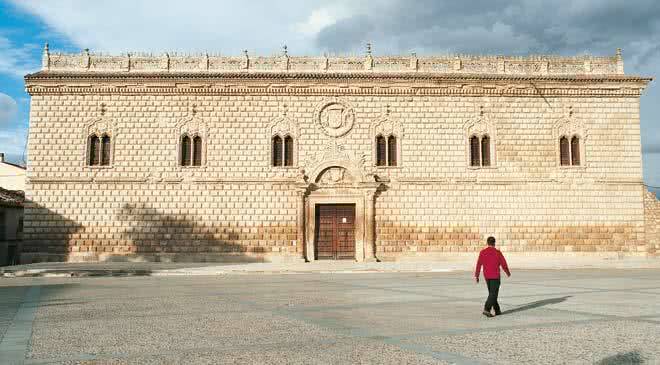 palacio_duques_medinaceli_cogolludo_t1900457.jpg_1306973099