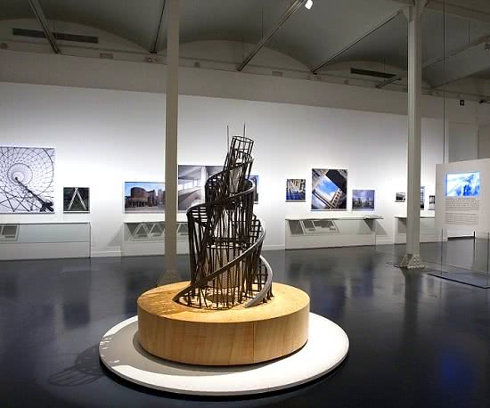 la-muestra-pone-un-acento-especial-en-la-manera-en-que-los-artistas-plasticos-y-los-arquitectos-se-unieron-bajo-la-causa-bolc