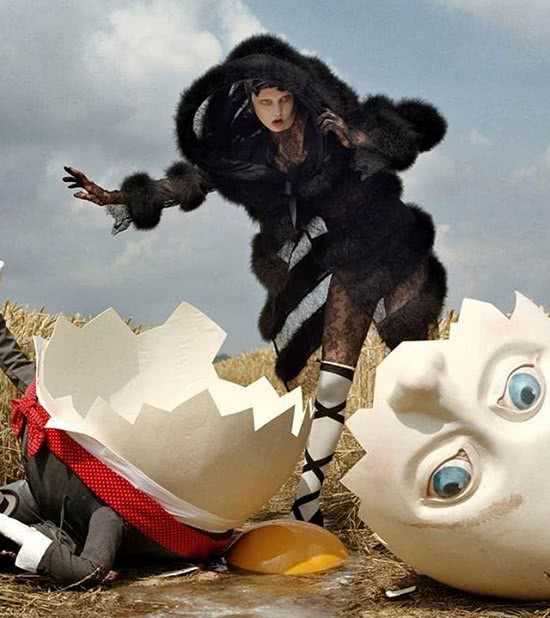 Tim-Walker-KK-Humpty-Dumpty-2010-640x720