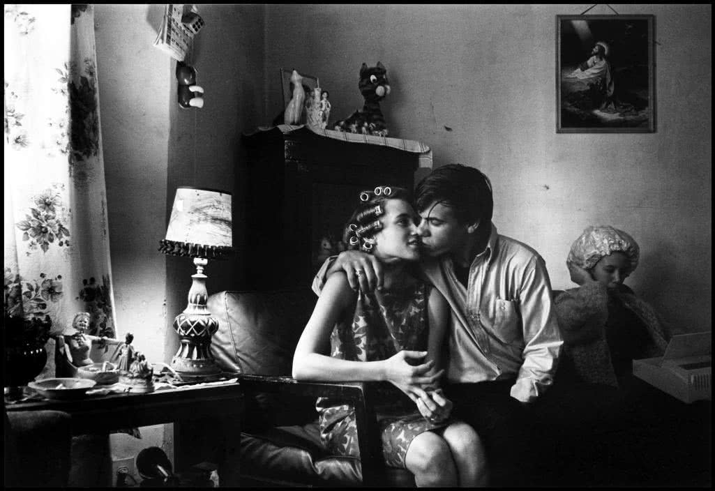 Danny Lyon. USA. Chicago. 1965. Uptown, the kiss. Inside Kathy's apartment. Magnum Photos.