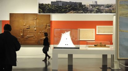 Comisariada por Jean-Louis Cohen, especialista en la obra de Le Corbusier, la muestra reúne 215 objetos para dar a conocer todas las dimensiones del proceso artístico de Le Corbusier.