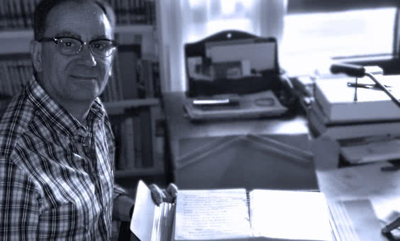 Jorge Grundman en la casa de Miguel Delibes.