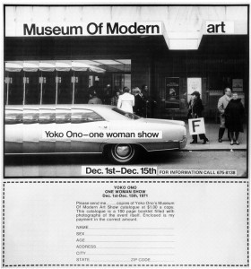 Anuncio para Museo de (Pedorre)arte Moderno [Museum of Modern (F)Art], 1971. Publicado en el Village Voice, 2 de diciembre, 1971. Colección particular. © Yoko Ono.