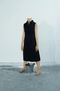 Julião Sarmento. Forget Me (with bucket), 2006. 144 x 61 x 35 cm. Foto: José Manuel Costa Alves.