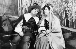 Las Bizarrías de Belisa. Blanca de Silos y José Blanco. 1941. Foto: Archivo CDT.