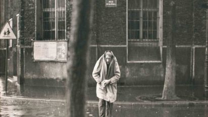 Alberto Giacometti, rue d’Alésia, París, Francia, 1961 Gelatina de plata, copia realizada en 1962 Colección Fundación Henri Cartier-Bresson, París. © Henri Cartier-Bresson/Magnum Photos, cortesía Fundación Henri Cartier-Bresson.