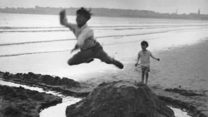 Gérard Willemetz y Dani. Royan, 1926. JH Lartigue. Ministère de la Culture, France. AAJHL. Dichroma Photography.