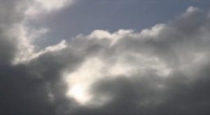 Silvia Maglioni and Graeme Thomson. Clouds of Unknowing, 2014 (terminal beach). Captura de vídeo. Silvia Maglioni and Graeme Thomson. Clouds of Unknowing, 2014 (terminal beach). Captura de vídeo.