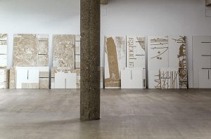 Vista de la exposición "Toma de Tierra" de Asier Mendizabal en CarrerasMugica.