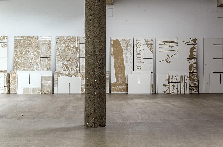 Vista de la exposición "Toma de Tierra" de Asier Mendizabal en CarrerasMugica.