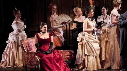 La produción de 'La Traviata' de The Welsh National Opera. © Roger Donovan.