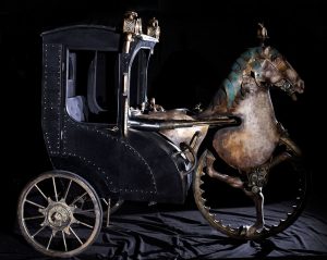 Calesa tirada por cabeza de caballo. Madera pintada, hierro, plástico, resina y alambre. Producción: 'Les contes d'Hoffman' (2006). Precio de salida: 3.800 euros (Foto: Teatro Real)