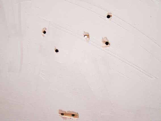Gonzalo Elvira. Muro. Madera y escayola. 70 x 150 x 20 cm. (detalle de la parte posterior)