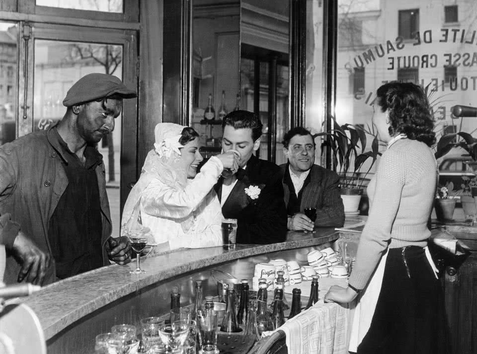 Robert Doisneau. Black and White Coffee Joinville-le-Pont, 1948.