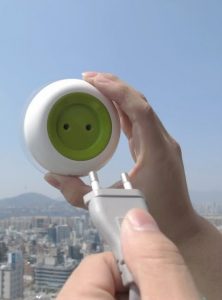 Fuente de alimentación solar para pequeños aparatos electrónicos. Window Socket. Boa Oh, Kyuho Song. KO, 2013