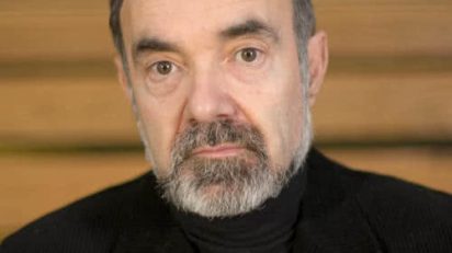 "Xavier Seoane (AELG)-1" por Santos Díez (Ollo de Vidro-ACAB). Baixo a licenza CC BY-SA 3.0 a través de Wikimedia Commons.