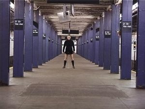 Itziar Okariz. To Pee in Public or Private Spaces [Mear en espacios públicos o privados], 2001 - 2004. Vídeo y fotografías. Dimensiones variables. Cortesía del artista.