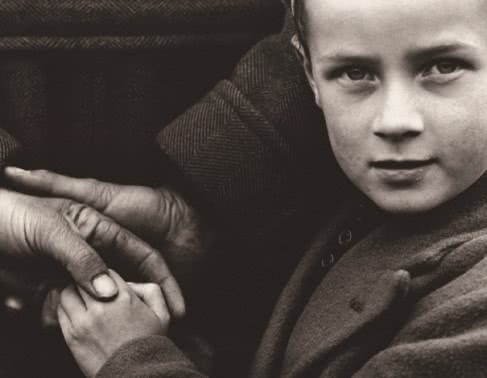 Dorothea Lange. Campesinos irlandeses, 1954. © Dorothea Lange-Collection, Oakland Museum, California. Coleccion Lola Garrido.