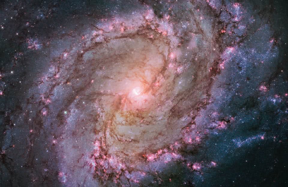 M83 Southern Pinwheel Galaxy classification: Barred Spiral Galaxy position: 13h 37m, –29° 51' (Hydra) distance from earth: 15,000,000 ly instrument/year: WFC3/UVIS, 2009–2012.