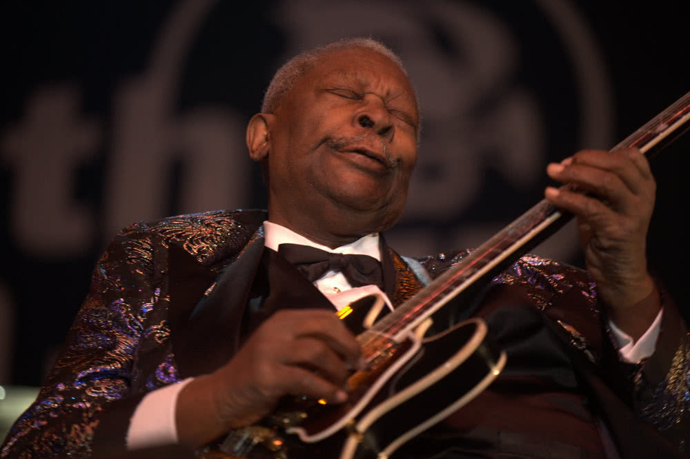 «B.B. King in 2009» de Tom Beetz - http://www.flickr.com/photos/9967007@N07/6577873073. Disponible bajo la licencia CC BY 2.0 vía Wikimedia Commons.