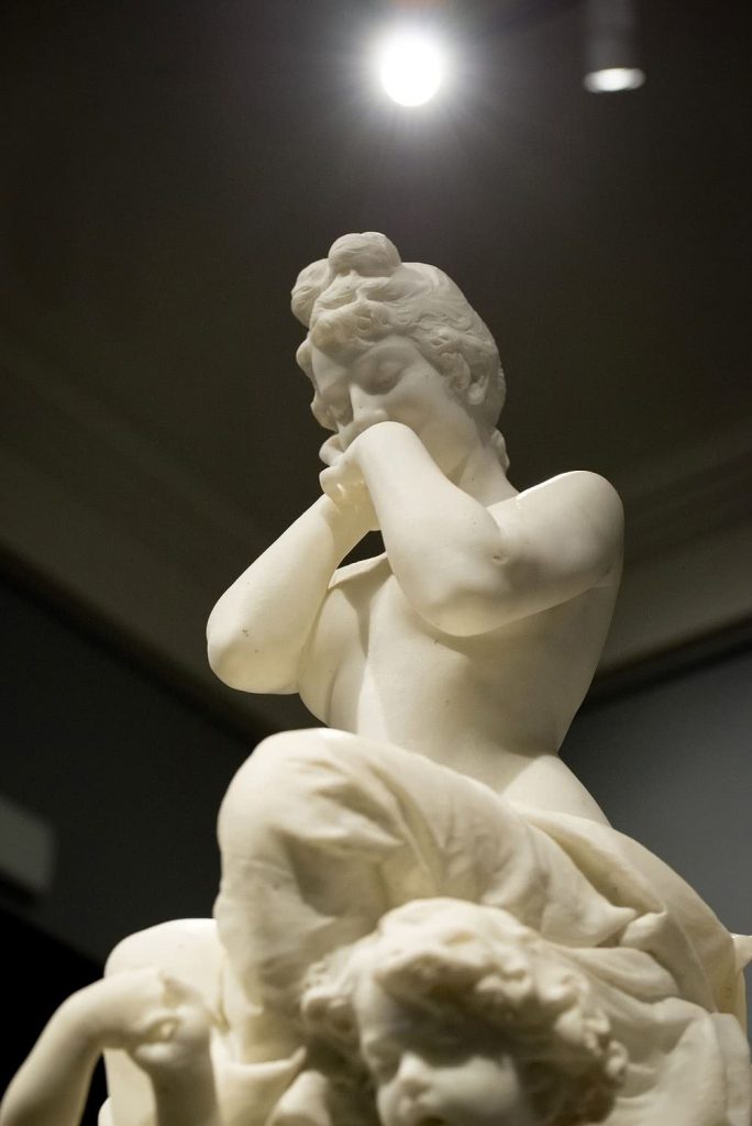 Mariano Benlliure. Canto de amor, con iluminación LED