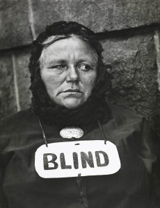 Paul Strand. Blind Woman, New York, 1916 (negativo), década de 1940 (copia) 