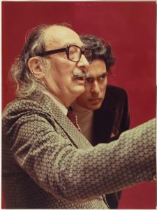 Salvador Dalí y Antoni Pitxot en el Teatro‐  Museo Dalí. 1975 ©Melitó Casals,“Meli”/Fundació Gala‐Salvador Dalí, Figueres, 2015.   Derechos de imagen de Salvador Dalí reservados. Fundació Gala‐Salvador Dalí, Figueres, 2015.