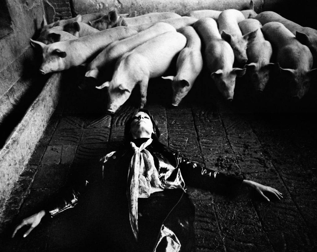 Romy en Metamorfosis Escuela, Barcelona, 1970. © Colita.