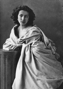 Sarah Bernhardt fotografiada por Félix Nadar. Sarah Bernhardt fotografiada por Félix Nadar.