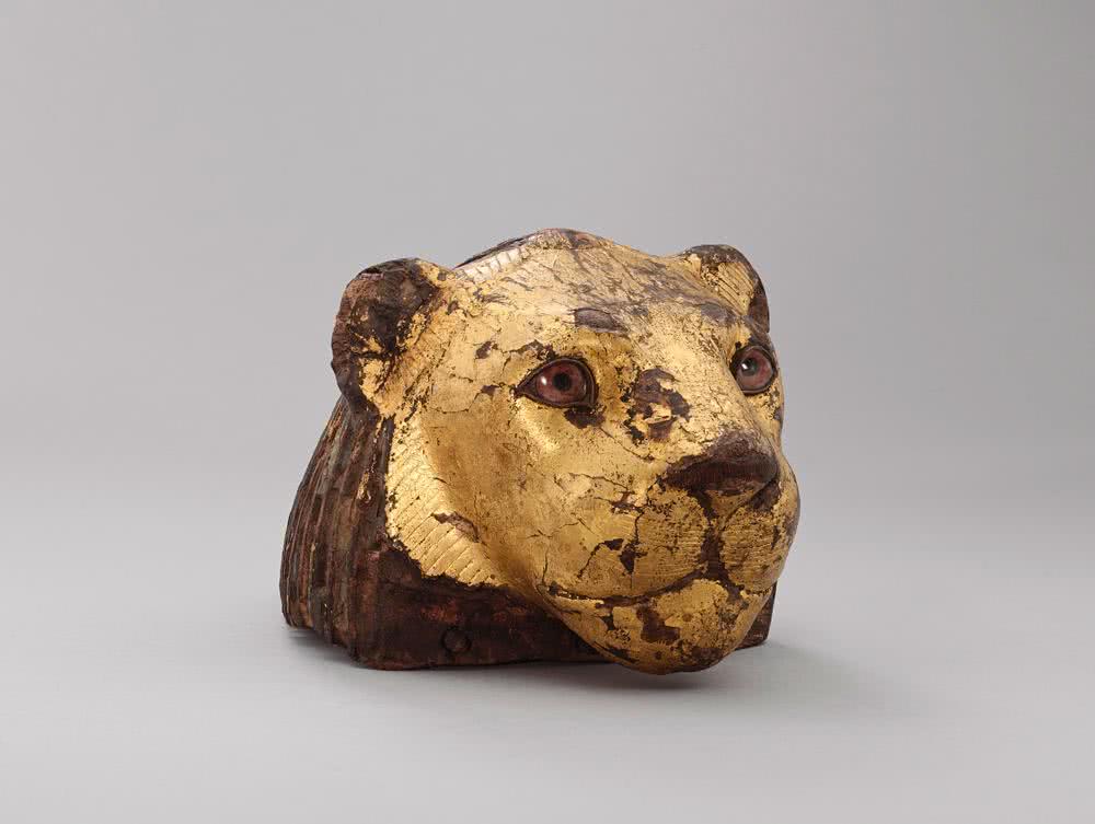 Pieza de mueble en forma de cabeza de león © Musée du Louvre, dist. RMN-GP / Benjamin Soligny.