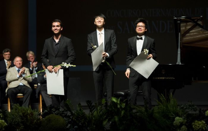 De izquierda a derecha: Floristán, Huh y Kong, Primer, Segundo y Tercer premio respectivamente. (Foto: Elena Torcida)