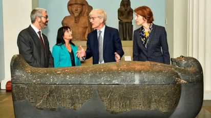 Ignasi Miró, director del Área de Cultura de la Fundación Bancaria “la Caixa; Elisa Durán, directora general adjunta de la Fundación Bancaria “la Caixa”; Sir Richard Lambert, presidente del Patronato del Museo Británico, y Nadja Race, directora de Acción Internacional del British Museum.