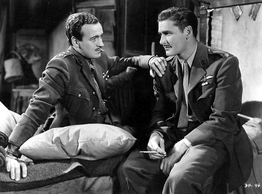 David Niven y Errol Flynn en 'La escuadrilla de la aurora' (1938).