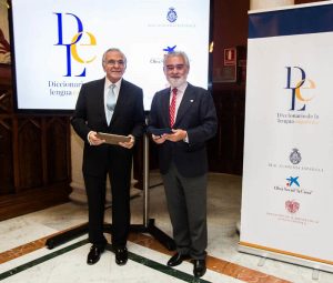 El presidente de la Obra Social "la Caixa", Isidre Fainé, y el director de la RAE y presidente de la Asociación de Academias de la Lengua Española (ASALE), Darío Villanueva.