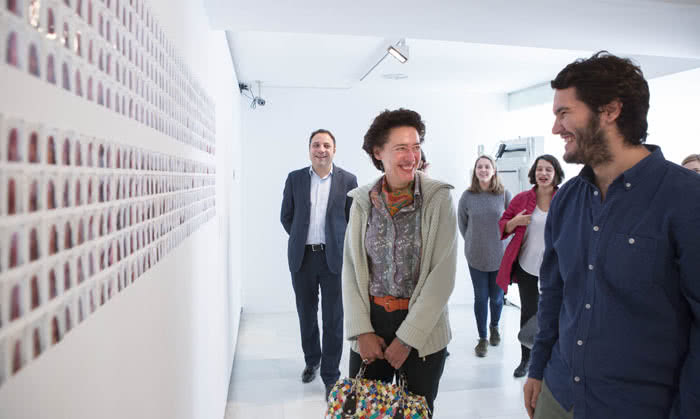 Anunciada Fernández de Córdova conversa con Carlos Ramírez sobre su obra.