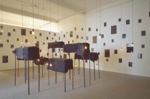 Les tombeaux, 1996. Christian Boltanski.