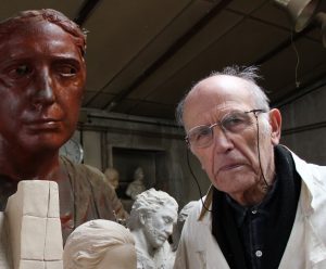 El escultor Julio López Hernández en su estudio. Foto: Luis Martín.