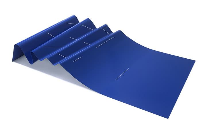 Sebastián Nicolau. Blue -Painted still- 28 x 193 x 110 cm.