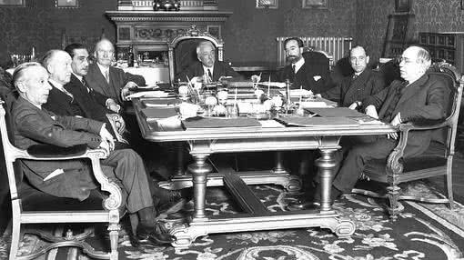 1931. Gobierno Provisional de la II República, presidido por Niceto Alcalá Zamora.