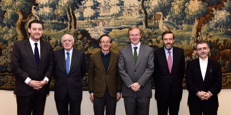 De izqda. a derecha, Miguel Zugaza, director del Museo del Prado; José Pedro Pérez–Llorca, presidente del Real Patronato del Prado; José María Lassalle, secretario de Estado de Cultura; Miguel Ángel Recio, director general de Bellas Artes; Guillermo de la Dehesa, presidente del Real Patronato del Museo Reina Sofía y Manuel Borja-Villel, director del Reina Sofía.