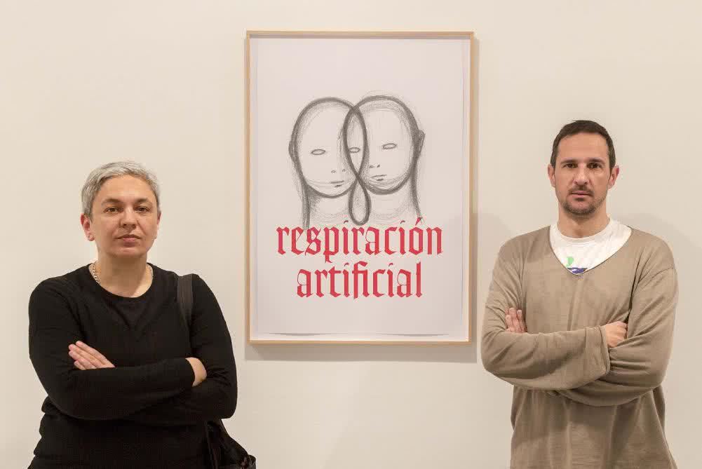 Dora García y Peio Aguirre en la presentación de Respiración artificial. Performance. Eco oscuro en el IVAM.