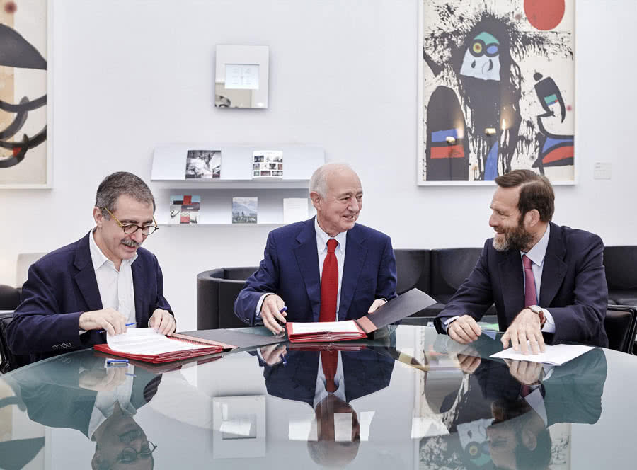 El director del Museo Reina Sofía, Manuel Borja-Villel, el vicepresidente ejecutivo de Fundación Telefónica, Emilio Gilolmo, y el presidente del Patronato del Reina Sofía, Guillermo de la Dehesa.